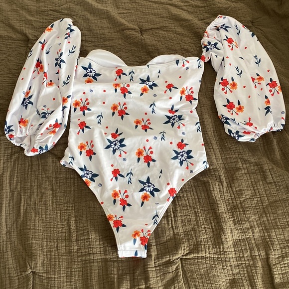 Nwt bikinishe sleeved swimsuit size Large - Picture 2 of 2